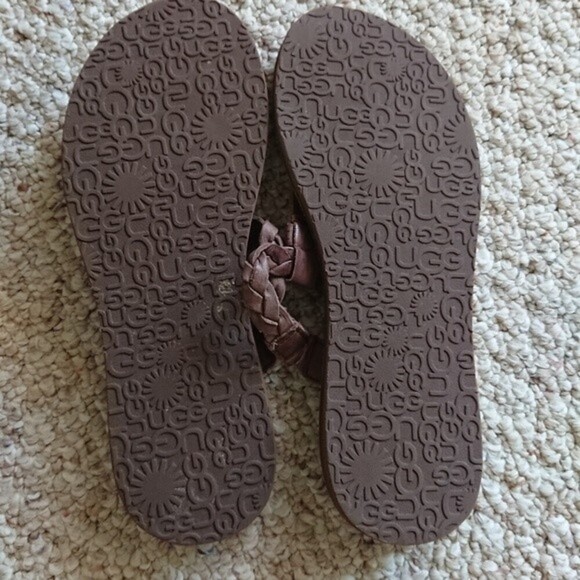 UGG Australia Bria Leather Thong Sandals size 37 - Picture 9 of 9